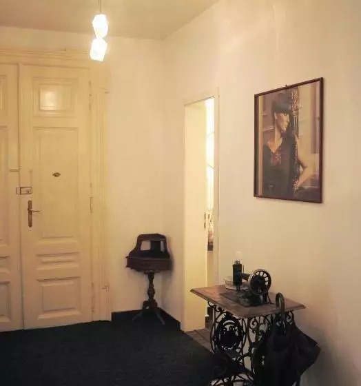 Vintage Downtown Hostel