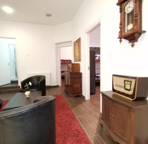 Vintage Downtown Hostel