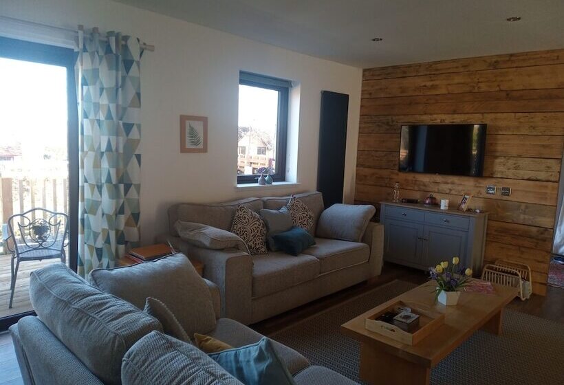 Charming Lodge,cosy, Comfortable,ideal Location