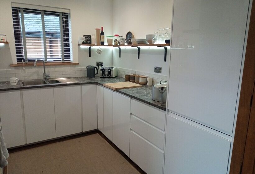 Charming Lodge,cosy, Comfortable,ideal Location