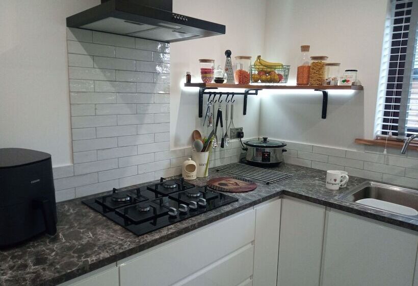 Charming Lodge,cosy, Comfortable,ideal Location