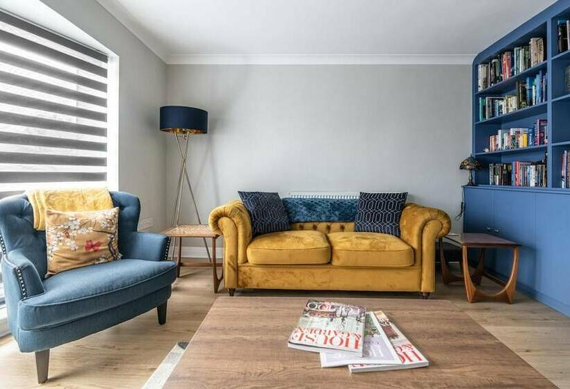 New Stunning 3bd Family Home Seaford, East Sussex