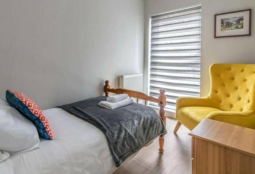 New Stunning 3bd Family Home Seaford, East Sussex