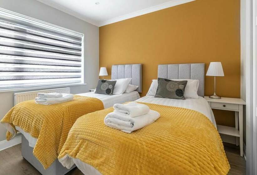 New Stunning 3bd Family Home Seaford, East Sussex