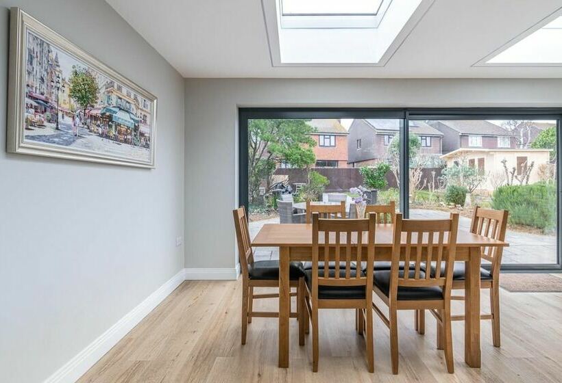 New Stunning 3bd Family Home Seaford, East Sussex