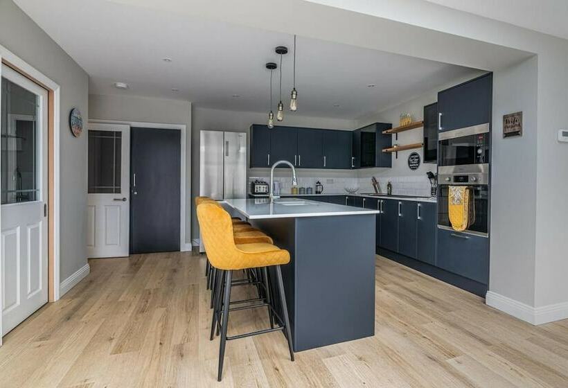 New Stunning 3bd Family Home Seaford, East Sussex