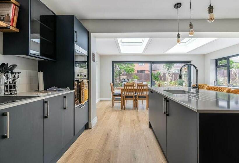 New Stunning 3bd Family Home Seaford, East Sussex