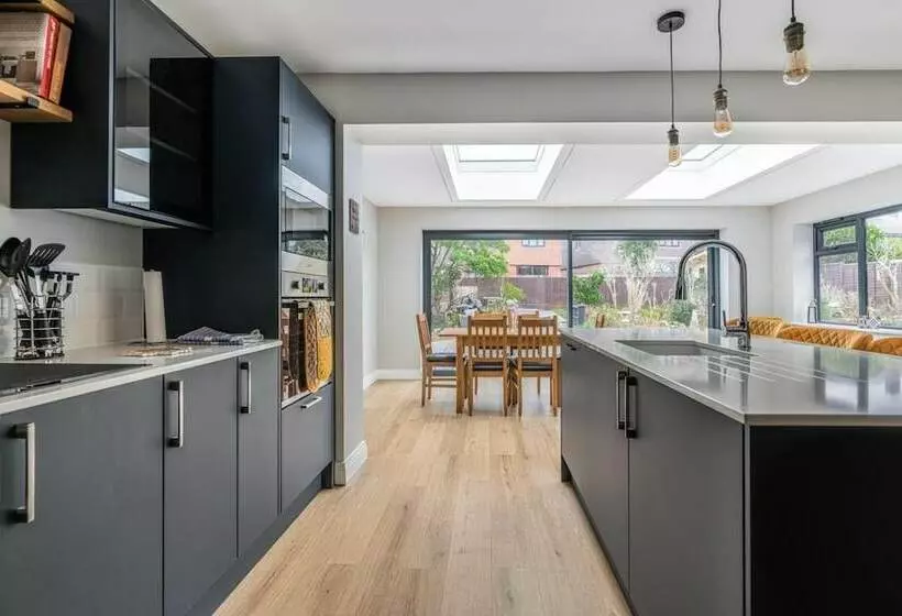 New Stunning 3bd Family Home Seaford, East Sussex