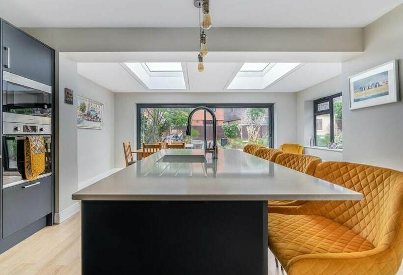 New Stunning 3bd Family Home Seaford, East Sussex