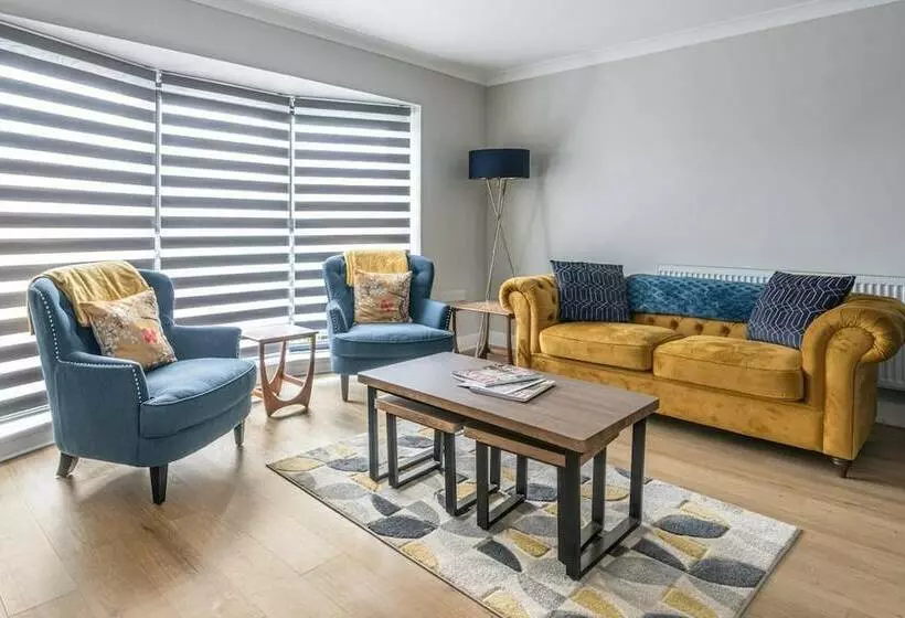 New Stunning 3bd Family Home Seaford, East Sussex