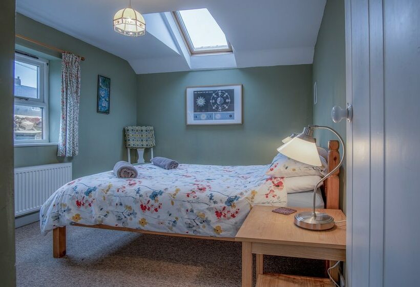 Poppy Cottage  3 Bed Cottage  Pembroke