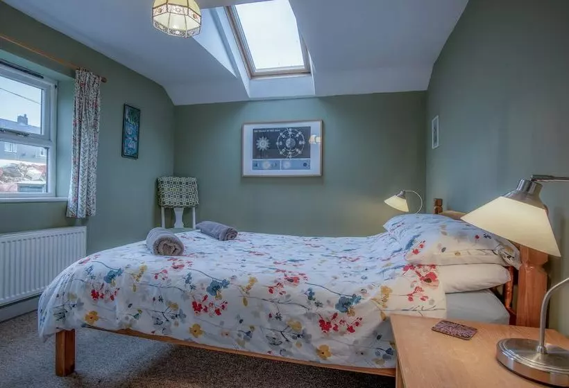 Poppy Cottage  3 Bed Cottage  Pembroke