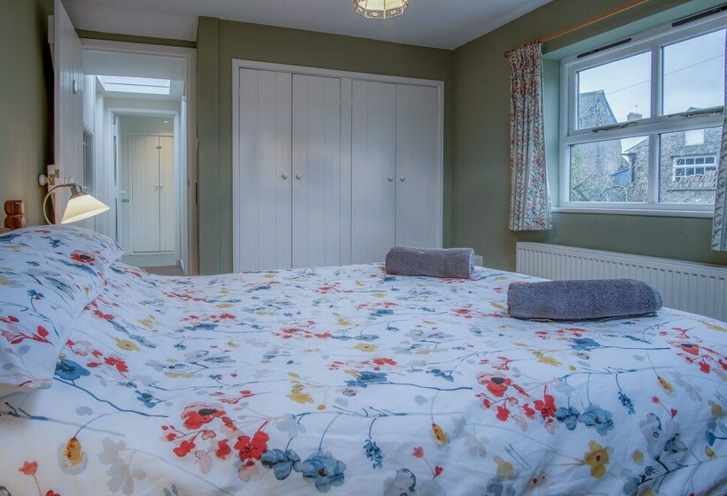 Poppy Cottage  3 Bed Cottage  Pembroke