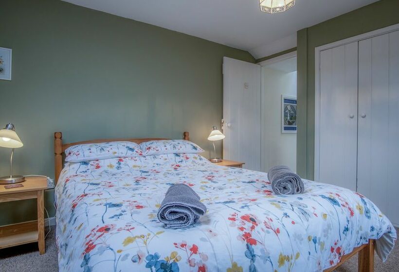 Poppy Cottage  3 Bed Cottage  Pembroke