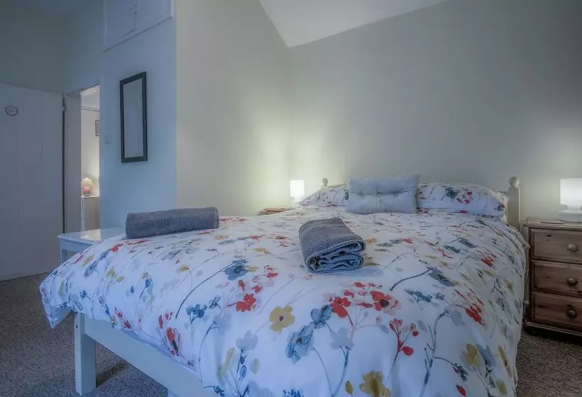 Poppy Cottage  3 Bed Cottage  Pembroke
