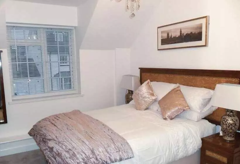 Bed and Breakfast White Stag Lodge