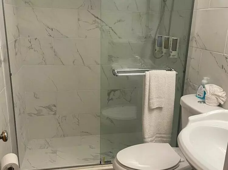 ホテル Rolling Pines Golf & Banquet Facility