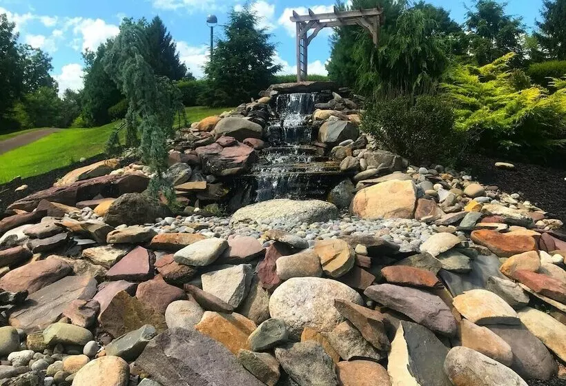 ホテル Rolling Pines Golf & Banquet Facility