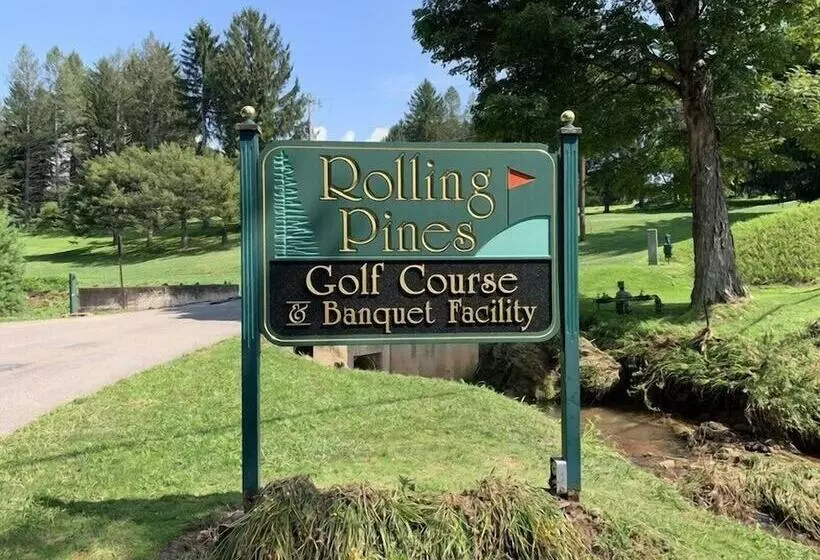ホテル Rolling Pines Golf & Banquet Facility