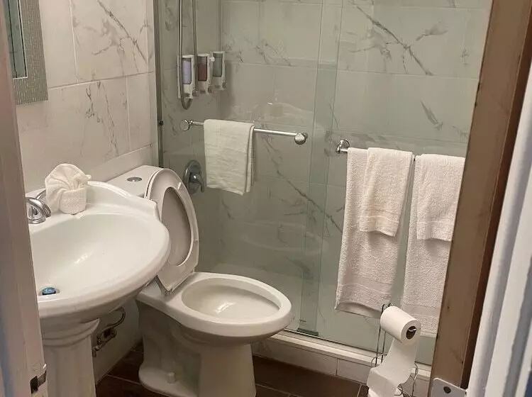 ホテル Rolling Pines Golf & Banquet Facility