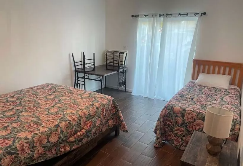 ホテル Rolling Pines Golf & Banquet Facility