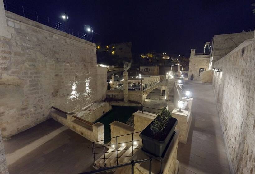 هتل Solem Cave Suites