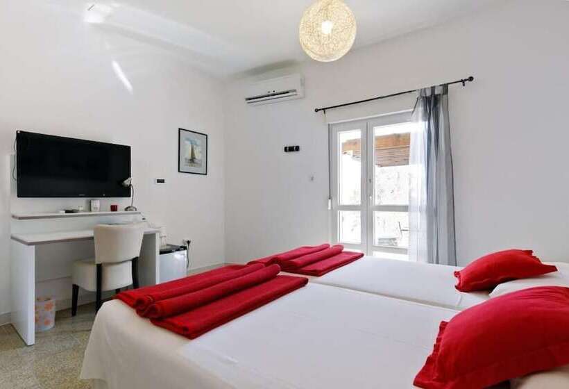 پانسیون Room In Guest Room Comfy Apartments Next To The Beach