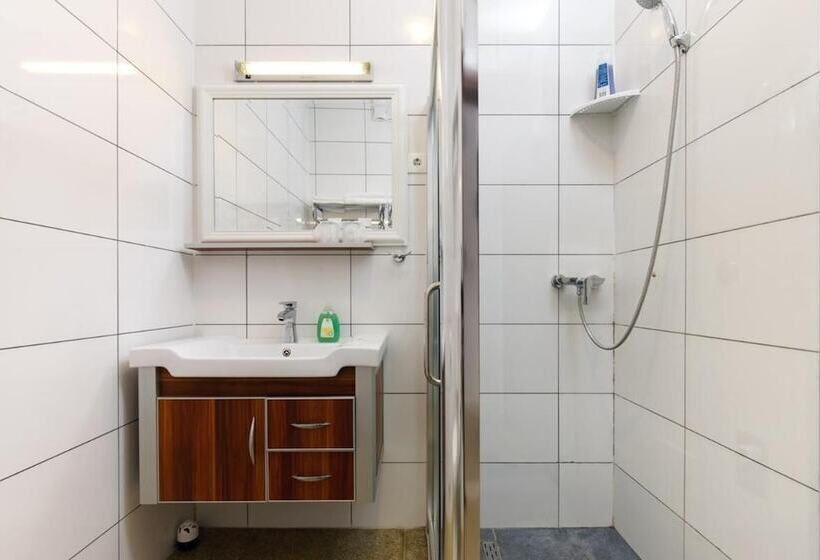 پانسیون Room In Guest Room Comfy Apartments Next To The Beach