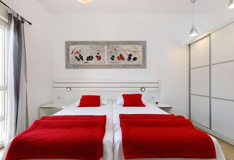 پانسیون Room In Guest Room Comfy Apartments Next To The Beach