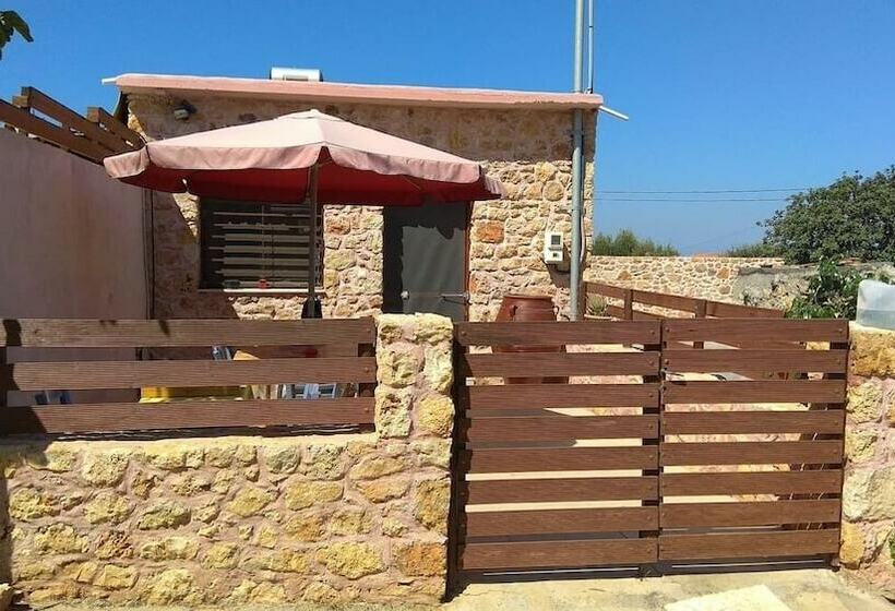 Farmhouses. 5 Guests 2 Bedrooms 3 Beds1 Bathroom