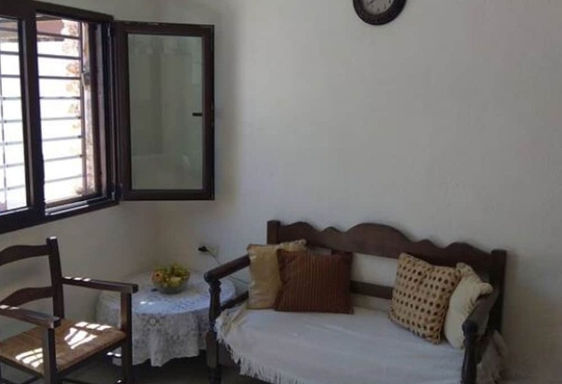 Farmhouses. 5 Guests 2 Bedrooms 3 Beds1 Bathroom