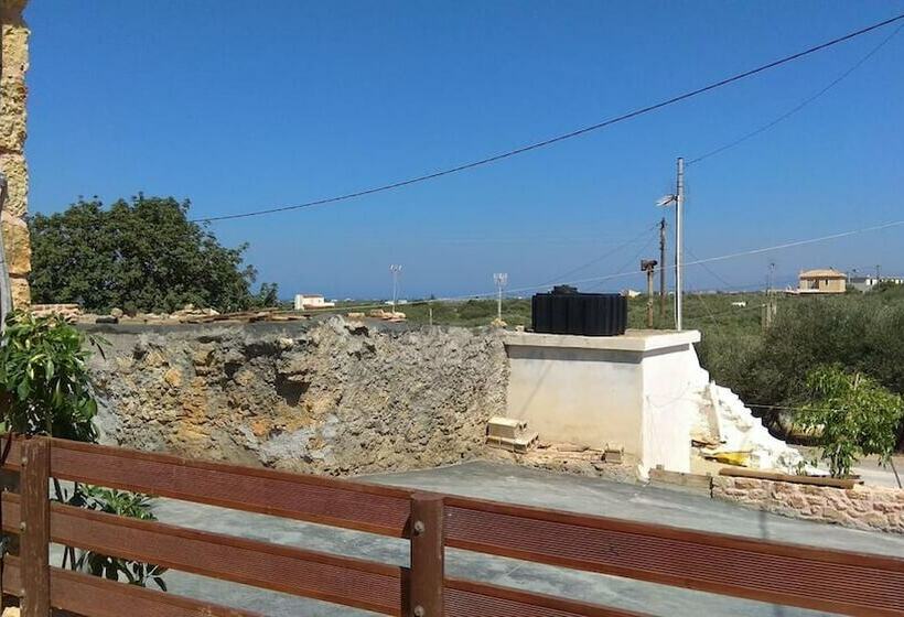 Farmhouses. 5 Guests 2 Bedrooms 3 Beds1 Bathroom