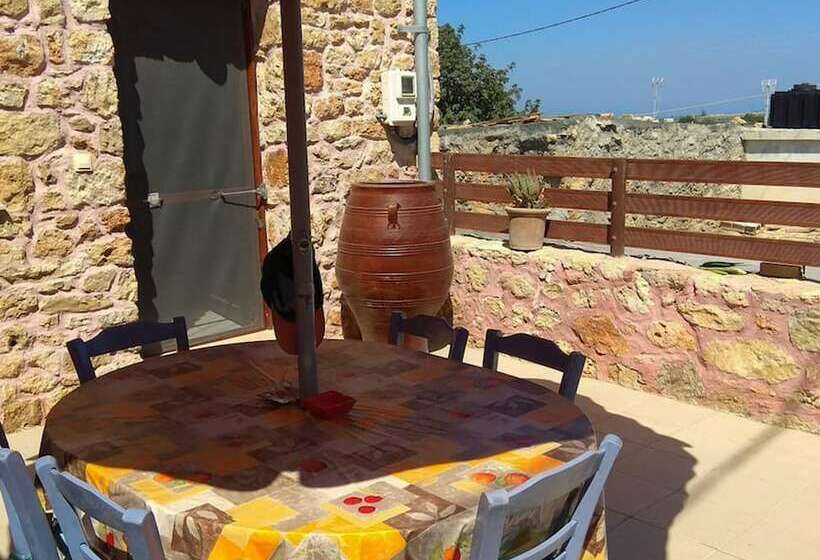 Farmhouses. 5 Guests 2 Bedrooms 3 Beds1 Bathroom