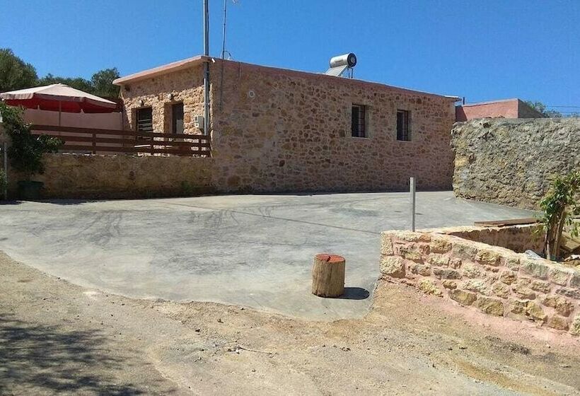 Farmhouses. 5 Guests 2 Bedrooms 3 Beds1 Bathroom