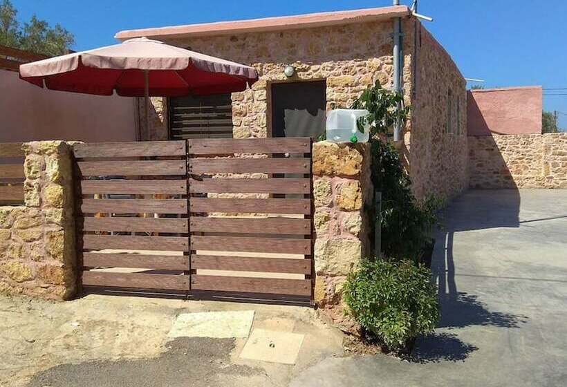 Farmhouses. 5 Guests 2 Bedrooms 3 Beds1 Bathroom