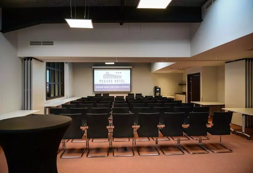 ホテル Pegard Andenne Centre