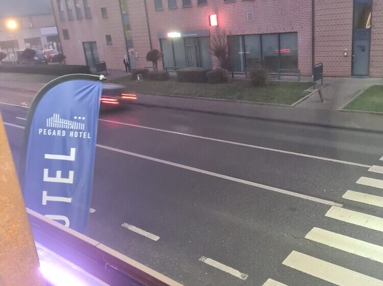 호텔 Pegard Andenne Centre