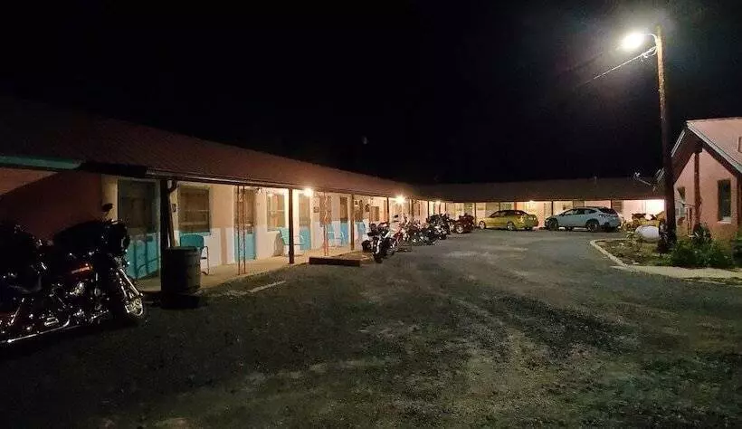 Motelli Hikers Cimarron Inn & Rv Park