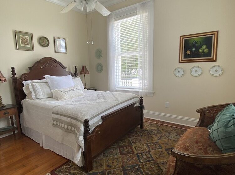 Bed and Breakfast The King S Daughters B And B On The Bluff Overlooking The Mighty Mississippi