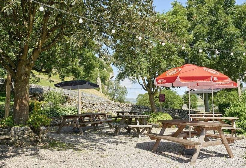 فندق The Tennants Arms