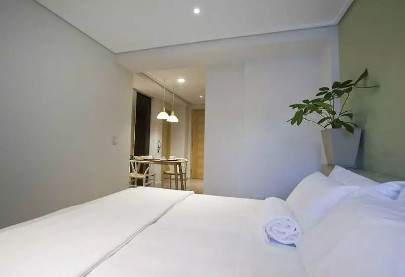 Le Montreal Apartments