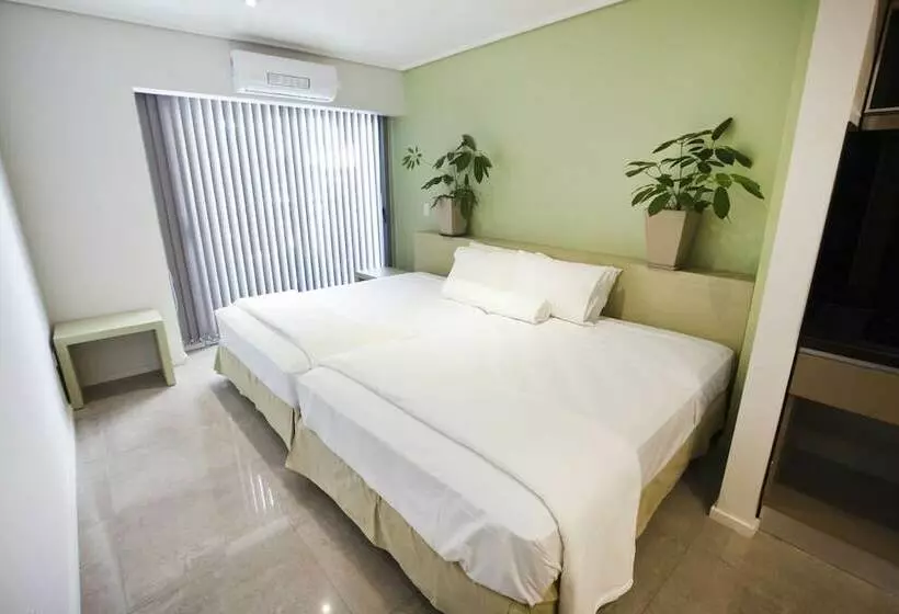 Le Montreal Apartments