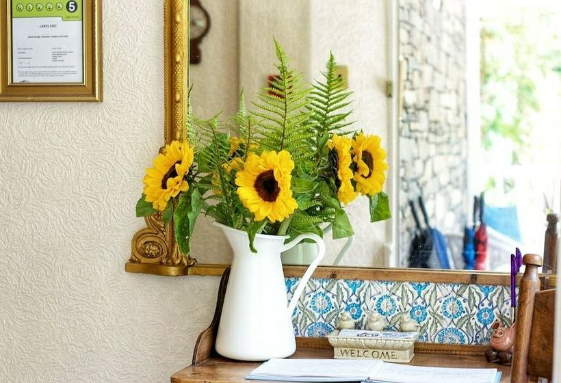 بنسيون Lakes End Guest House