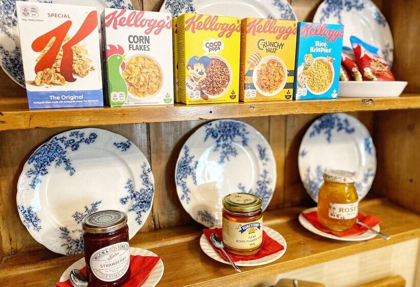 بنسيون Lakes End Guest House