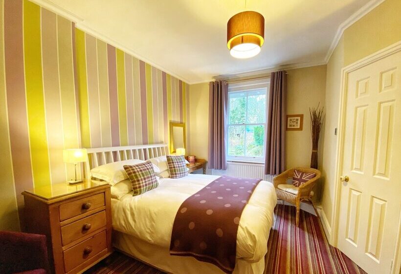 بنسيون Lakes End Guest House