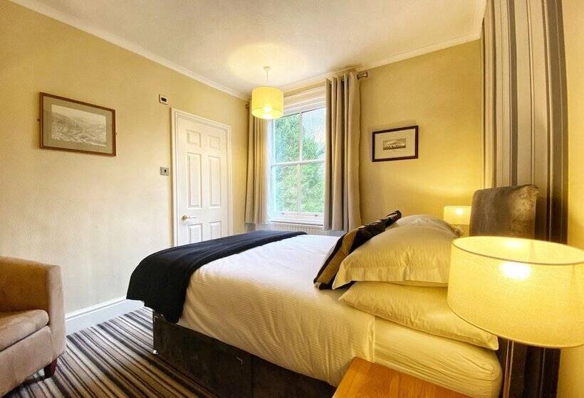 بنسيون Lakes End Guest House