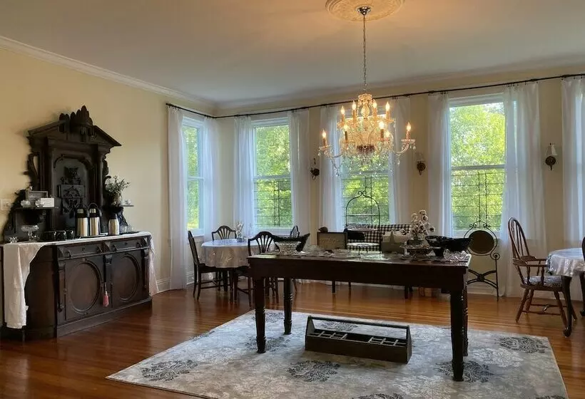 Aamiaismajoitus (B&B) The King S Daughters B And B On The Bluff Overlooking The Mighty Mississippi