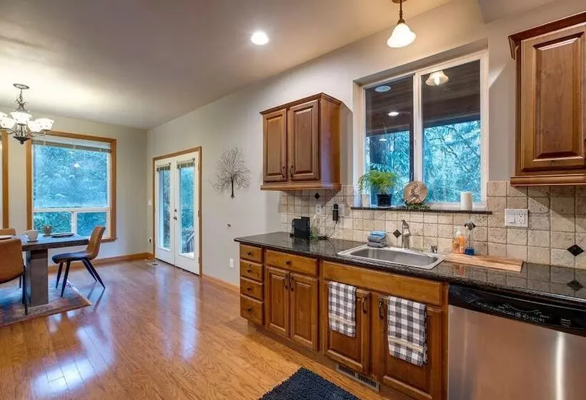 20gs   Wifi   F/p   W/d   Sleeps 6