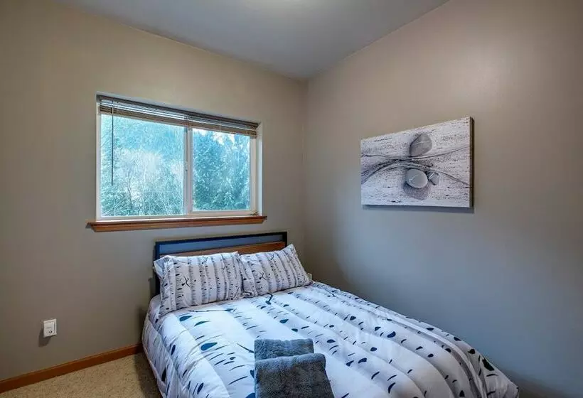 20gs   Wifi   F/p   W/d   Sleeps 6