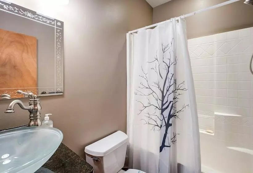 20gs   Wifi   F/p   W/d   Sleeps 6